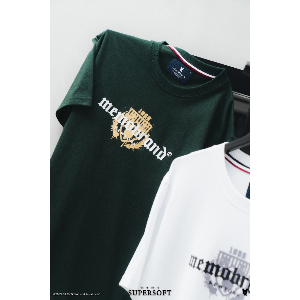 AEIOU เสื้อยืด Memo Supersoft Premium ลายสกรีน รุ่น Graffiti Crest สินค้าลิขสิทธิ์แท้