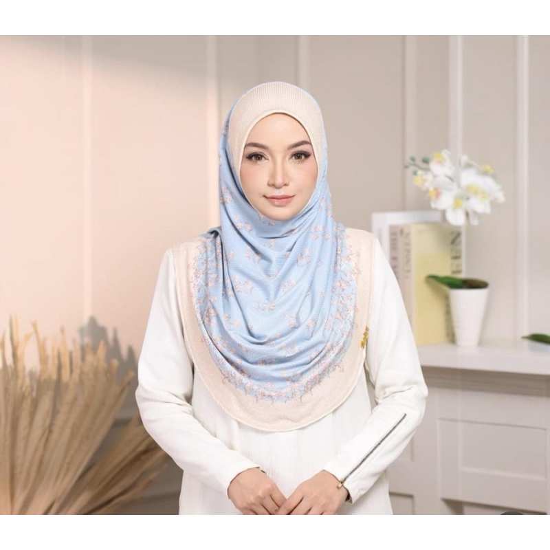 ผ้าคลุมสวมสำเร็จ รุ่น Sarah  ผ้าร่องพร้อมป้ายเหล็ก หน้านิ่มมีคาง