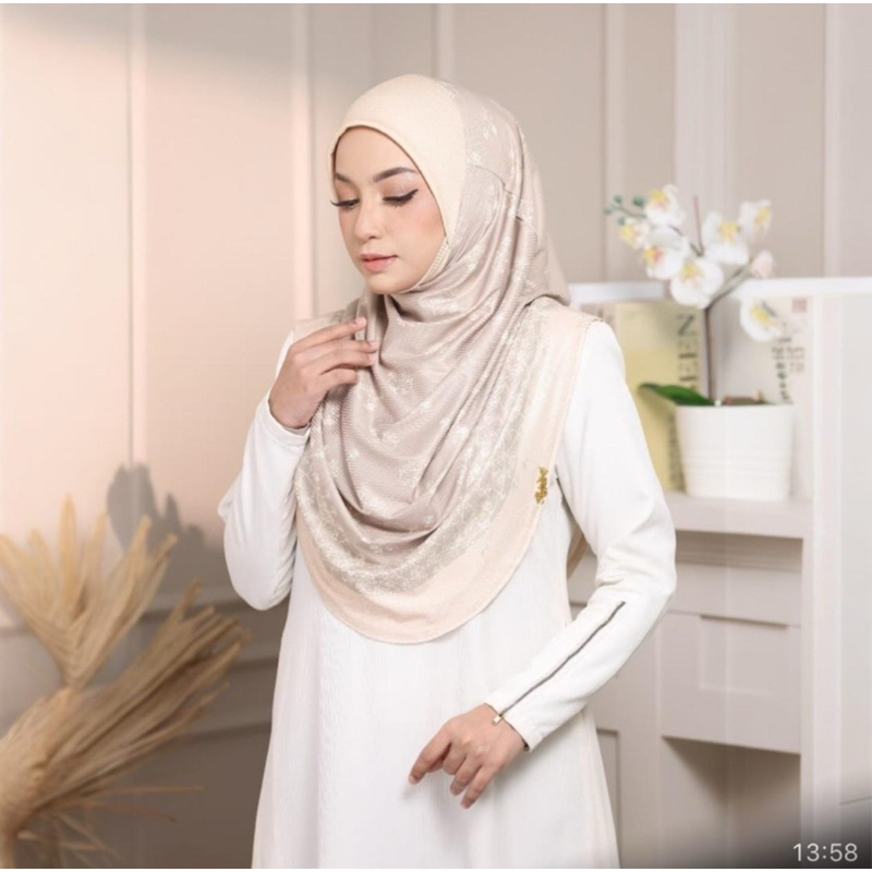 ผ้าคลุมสวมสำเร็จ รุ่น Sarah  ผ้าร่องพร้อมป้ายเหล็ก หน้านิ่มมีคาง