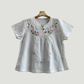 เสื้อผ้าฝ้ายสาลูสีขาวมะลิ คอจังโก้แขนสั้นงานปักถักมือ ลายดอกไม้ สวมใส่เย็นสบาย ไม่กลัวร้อน ตลอด Summer มีขนาด 38-48 นิ้ว