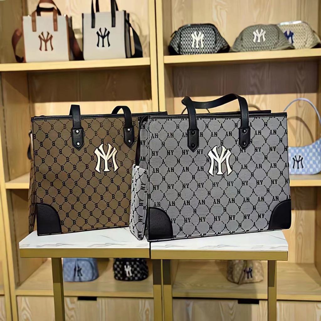 New ของแท้ 💯% MLB UNISEX CURVED CAPNY NEW YORK YANKEE BAG/กระเป๋าสะพายข้าง/mlb กระเป๋า