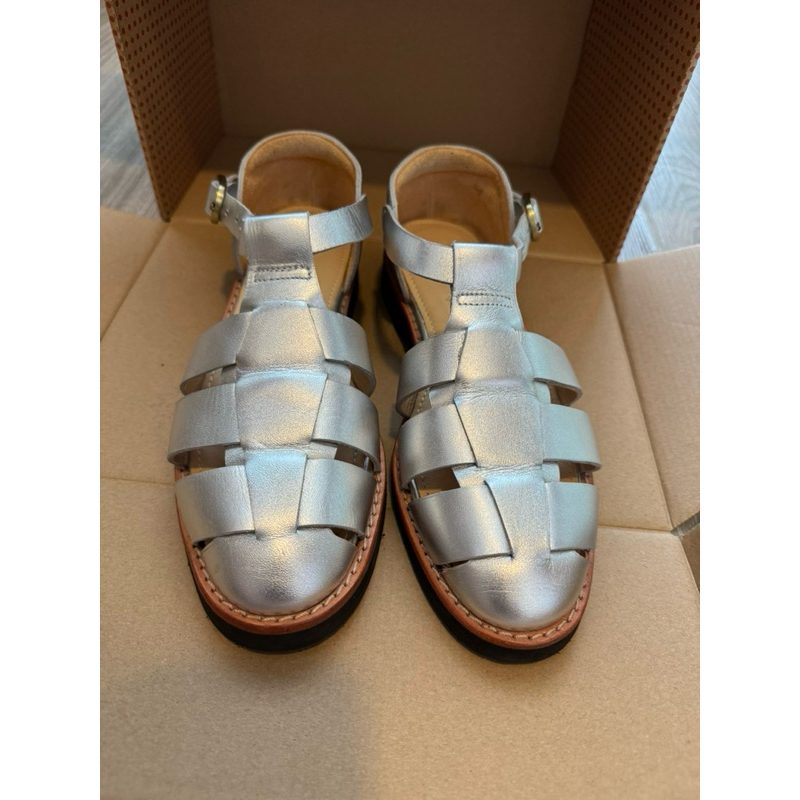 รองเท้าหนังแท้ (มือสอง used like new) สีเงิน เบอร์ 36 จากร้าน Favorite Shoes by Picha - ปกติใส่รองเท