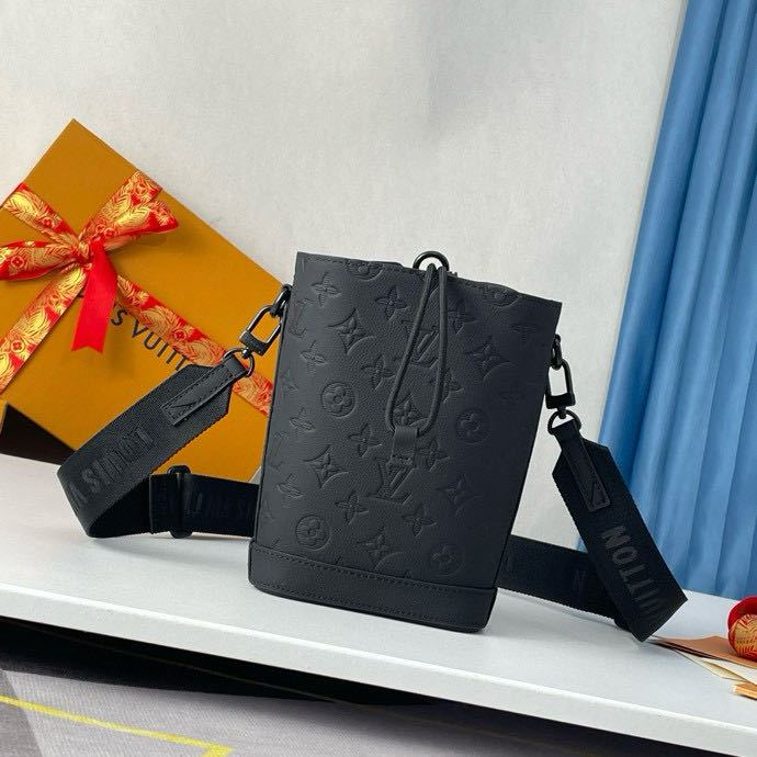 LOUIS VUITTON NOE ถอดสายปรับได้ Drawstring เปิดปิดกระเป๋าหนังวัว M82248