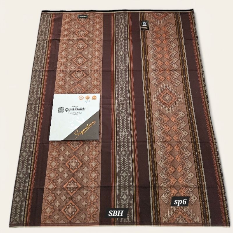 ผ้าโสร่งผู้ชาย ผ้านุ่ง ผ้าโสร่งตราช้าง รุ่น ซิกเนอเจอร์ Gajah duduk Signature