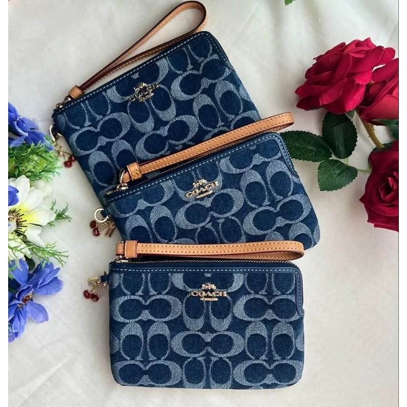 🍒  คล้องมือ 1 ซิป S 🍒 Corner Zip Wristlet in Denim with Cherry Charm CZ452