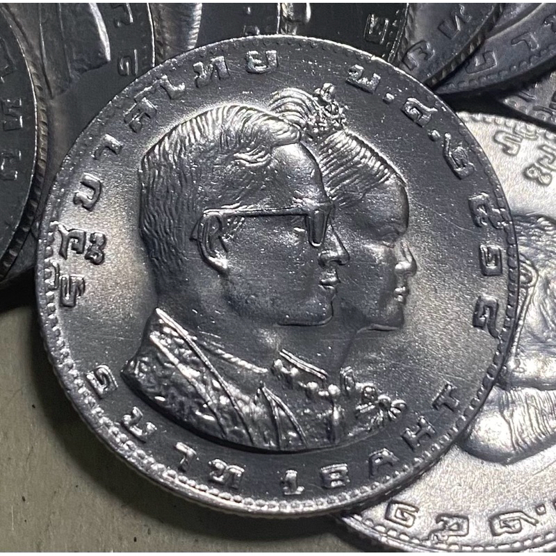 เหรียญที่ระลึก 1 บาท กีฬาแหลมทอง ครั้งที่ 8 พ.ศ.2518 Seap Games VIII 1975  เนื้อนิเกิ้ล ไม่ผ่านใช้