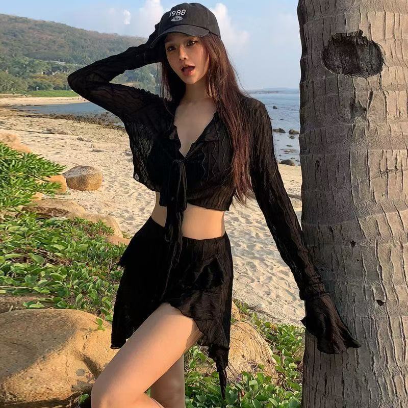 🌸พร้อ​มส่ง🌸ชุดว่ายน้ำผู้หญิง บิกินี่ 4 ชิ้น แขนยาว ผ้าคลุมไหล่ เซ็กซี่ เนื้อผ้าดี ใส่ได้หลายแบบ - รูปที่ 3