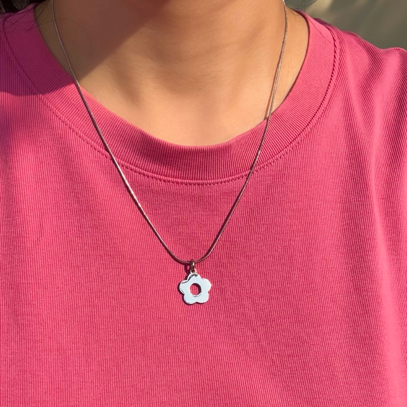 Piing me stainless steel necklace | สร้อยคอสแตนเลสพร้อมจี้ดอกไม้