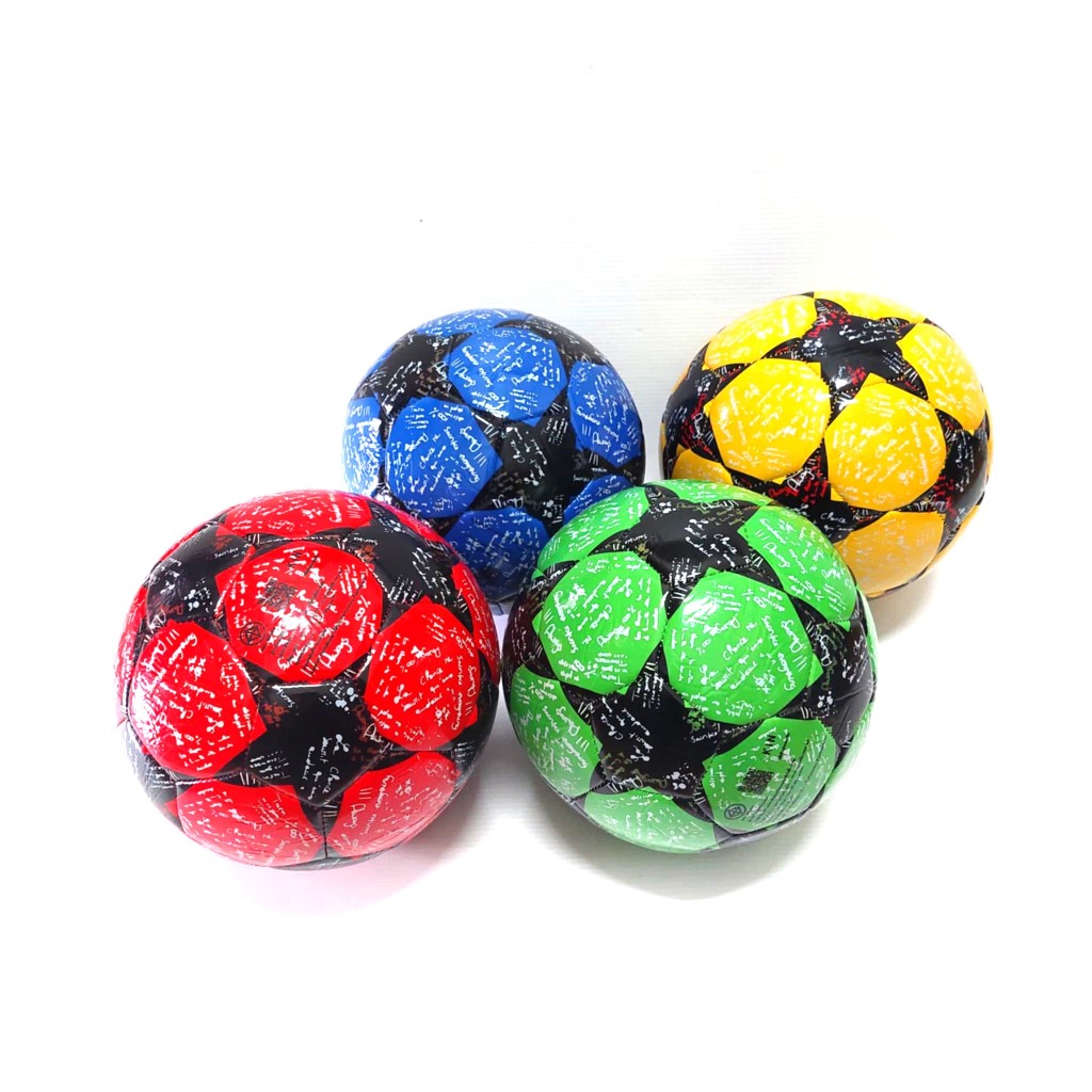 ลูกฟุตบอล เบอร์ 5 ลายดาว เส้นผ่าศูนย์กลาง 20 ซม. ส่งแบบ เติมลม ให้เลย แกะกล่องเล่นได้เลย ตรงปก .