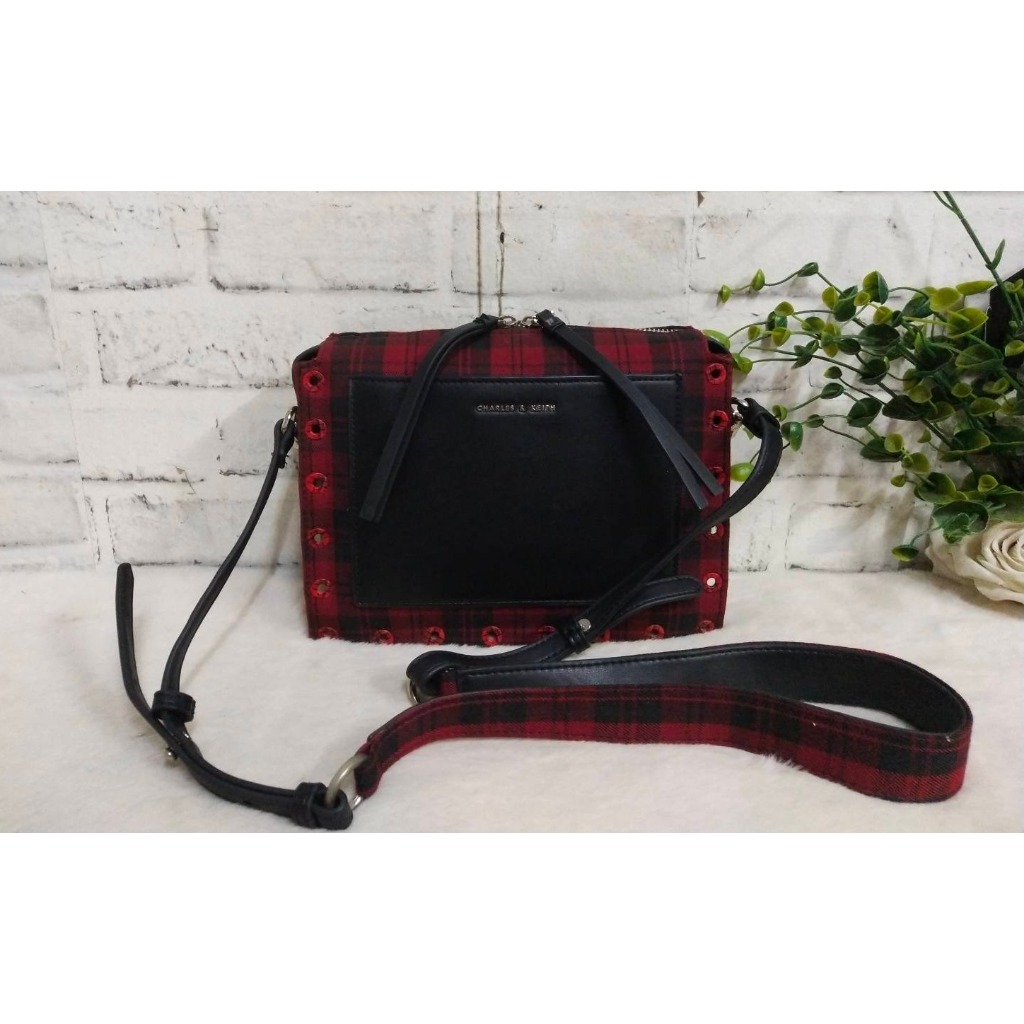 กระเป๋าผ้าแต่งหนังแท้ CK CHARLES&KEITH สวย1ช่องหลัก สายยาวคู่ตัว ราคา : 890  กว้าง 9.2นิ้ว สูง 7นิ้ว