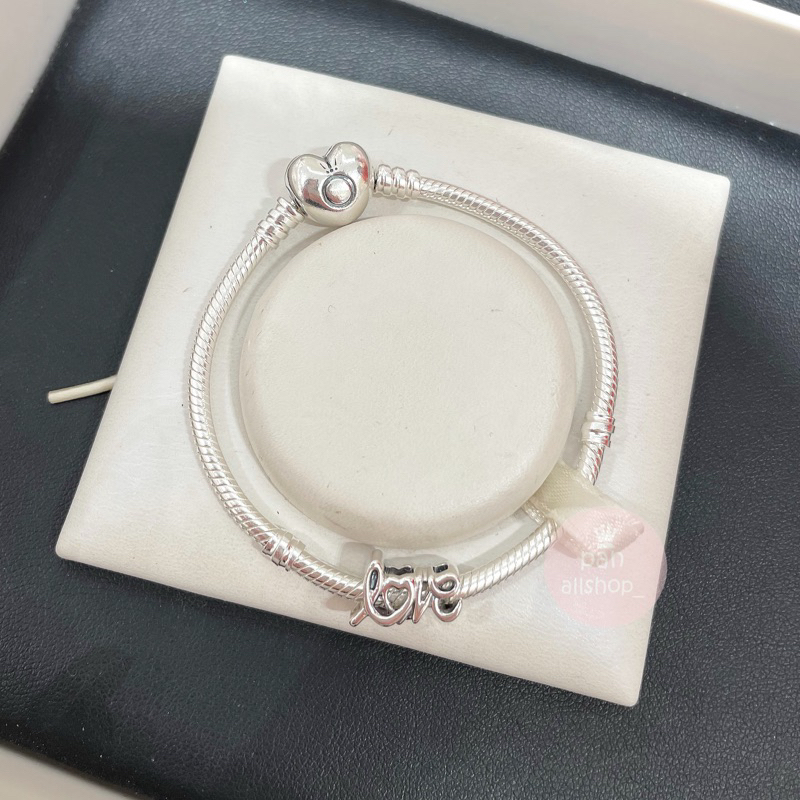 (ของแท้100%) ❣️พร้อมกล่องถุงใหญ่ Pandora Silver Love Bracelet Gift Set สร้อยข้อมือหัวใจ+ชาร์มlove