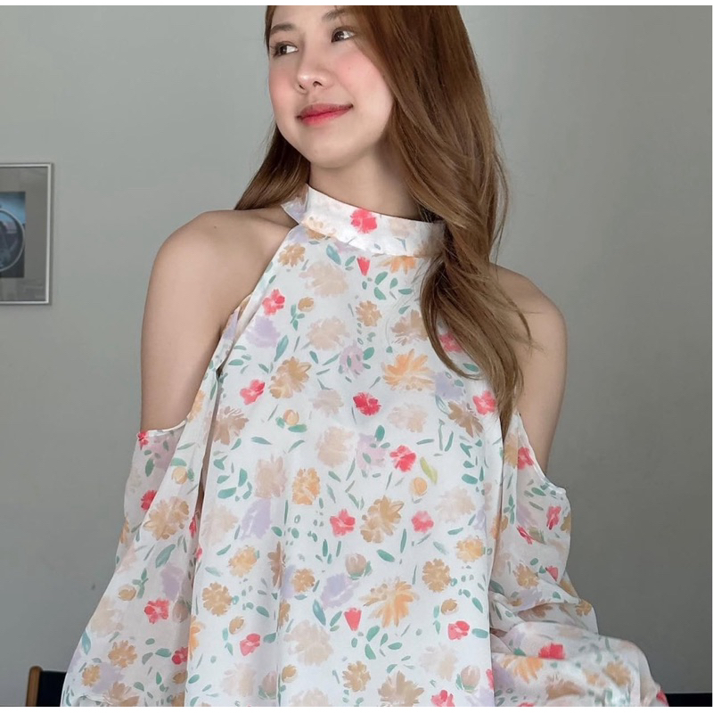 ส่งต่อGuapa.bkk Crumble top เสื้อผูกคอเว้าไหล่