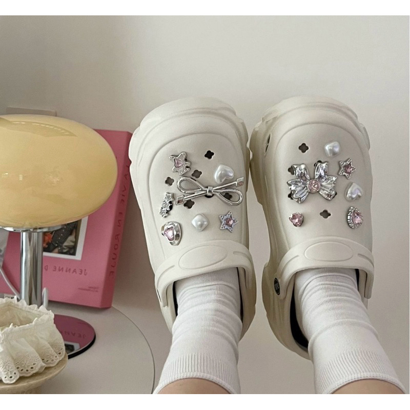 ส่งจากไทย ตัวติดรองเท้าเซตโบว์เงิน 13 ชิ้น ฟีลคุณหนูติดแกรม