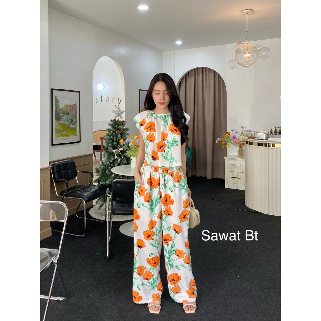 Sawat_bt  ”Mango set“ ดีเทลเสื้อครอปคอกลมมีซิปด้านหลัง ช่วงไหล่ล้ำ