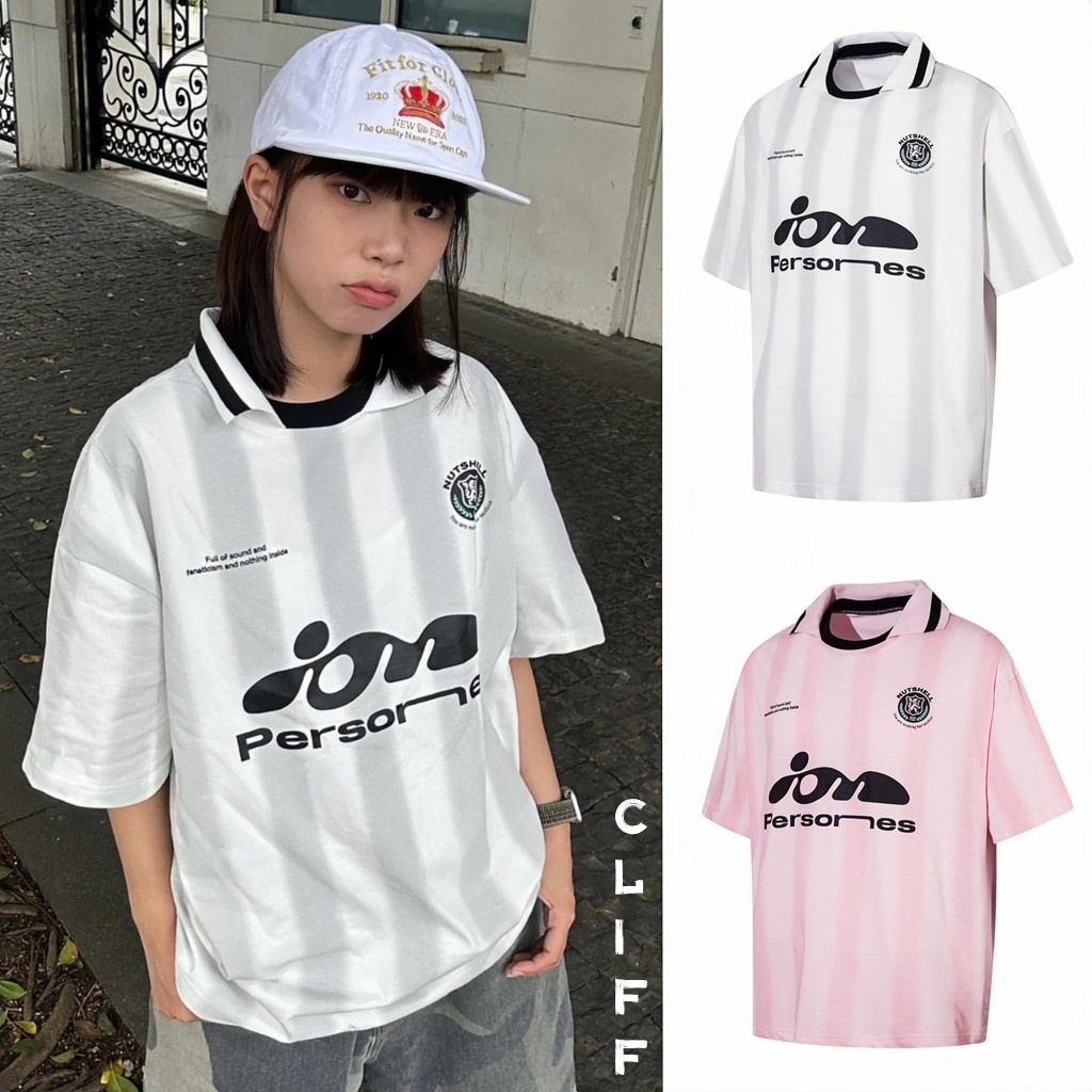 CLIFF เสื้อโปโลชายลายทางสไตล์อเมริกัน แขนสั้นคอปกเสื้อผู้ชายและผู้หญิง พิมพ์ลายแฟชั่น ชุดคู่รักทรงหลวม