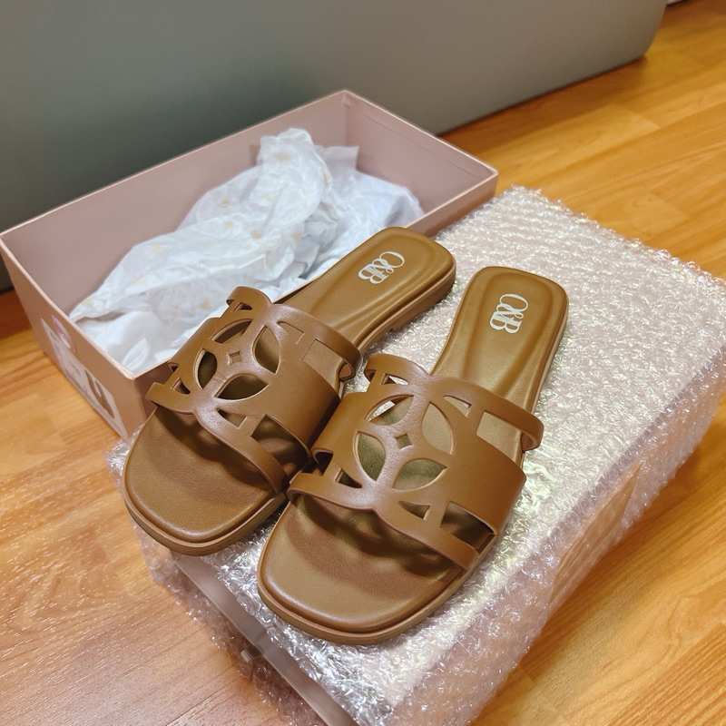 O&B รองเท้าหนังแพะ size 37  รุ่น OANDB SANDALS IN SEPIA BROWN-