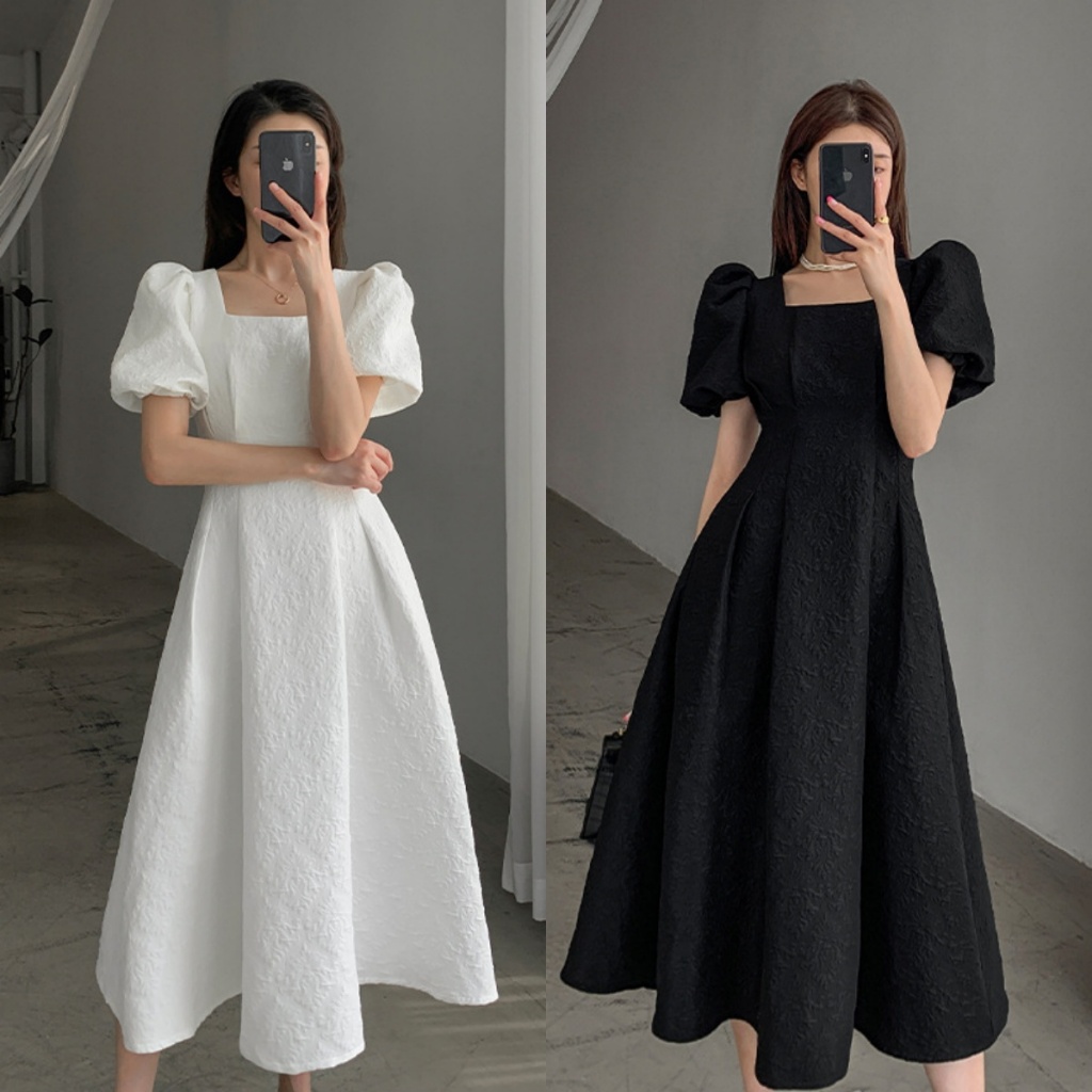 ชุดเดรสแขนพอง กระโปรงทรงเอ คอเหลี่ยม ทรงยาว สีพื้น งานฝีมือประณีต