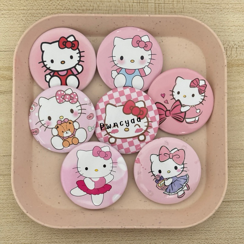 เข็มกลัดลาย Hello  kitty น่ารักมาก มีให้เลือกหลายแบบ สินค้าพร้อมส่งราคาถูกมาก ใช้สำหรับตกแต่ง