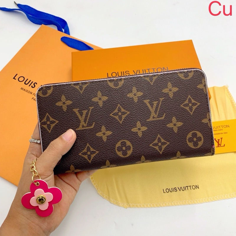 จัดโปรลดราคา* 🛍️สินค้าพร้อมส่ง🇹🇭 กระเป๋าสตางค์ใบยาว / ขนาด7.5นิ้ว พร้อมกล่อง+การ์ด ถุงผ้า💯✅