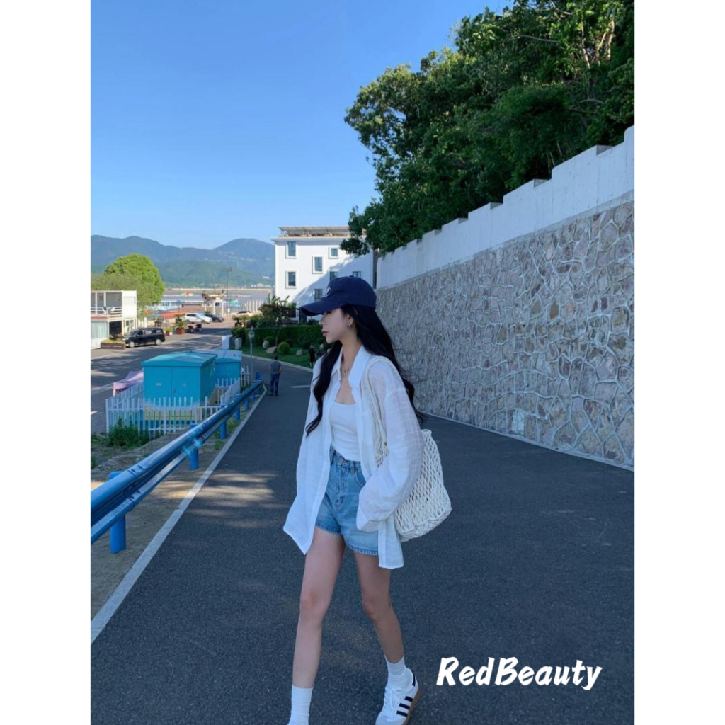 RedBeauty🌹เสื้อเชิ้ตแขนยาวกันแดดเกาหลีสีขาวบางของผู้หญิงฤดูร้อนสไตล์ใหม่หลวมขี้เกียจสไตล์แจ็คเก็ตลำลองด้านบน