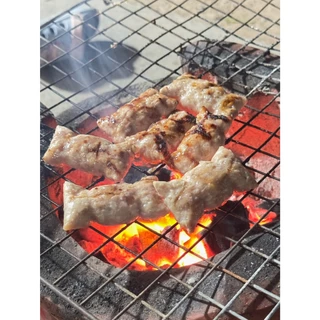แหนมหมู ทำสดใหม่ทุกวัน ไม่ใส่สี ไม่ใส่สารกันบูด เปรี้ยวกำลังพอดี สามารถนำไป อบ ย่าง หรือทอดได้ ทำอาหารได้หลายเมนู