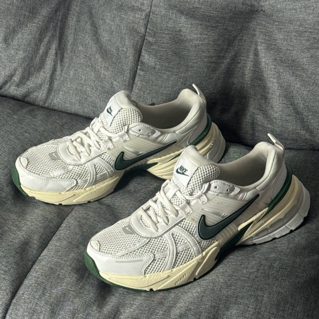 รองเท้าผ้าใบ Nike V2K Run Women Sneakers ของแท้100%