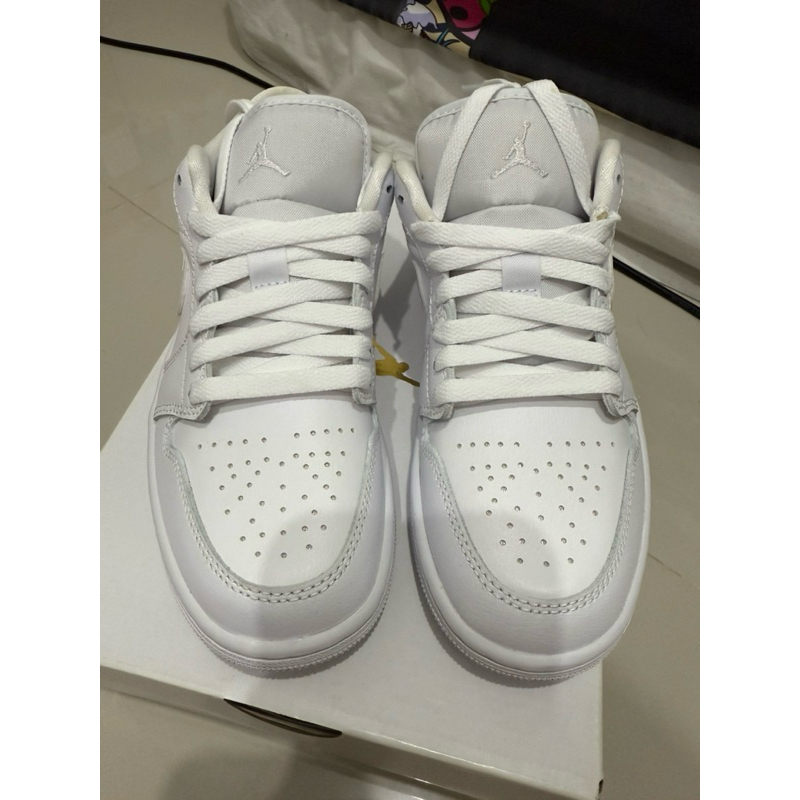 WMNS AIR JORDAN 1 LOW 6 US สภาพดียังไม่ผ่านการใช้งาน อินโซลเต็ม
