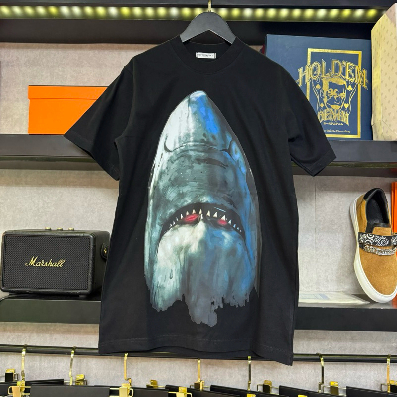 เสื้อยืดลายฉลามเนื้อผ้าหนุ่ม สีดำ ตรงปก T-03