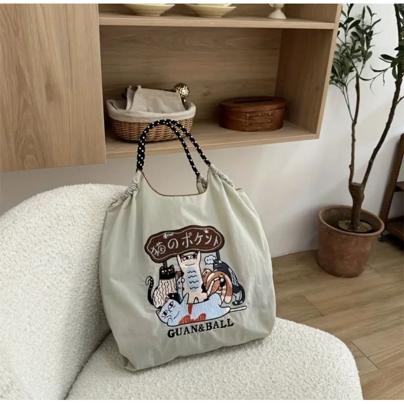 พร้อมส่ง 😸  Kawaii Cat กระเป๋าสะพายสไตล์ญี่ปุ่น ลายแมวขนาดใหญ่ ลายปักรูปแมวเก๋ ๆ น้ำหนักเบา จุของได้เยอะ Tote Bag