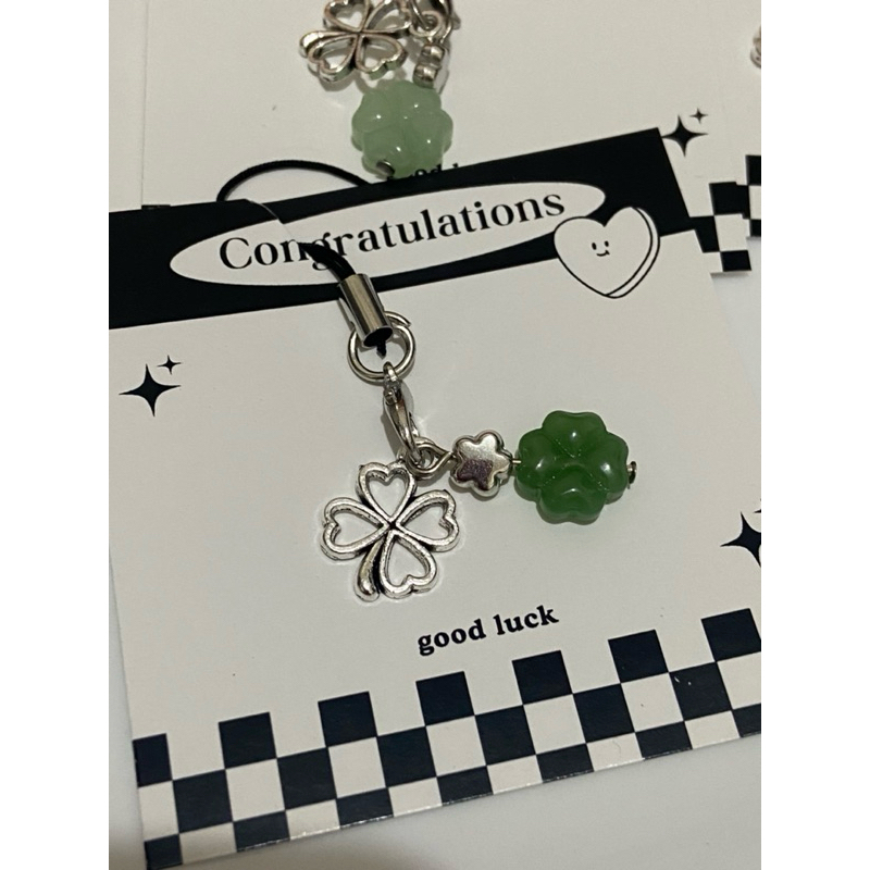 🍀 Clover keychain ของปัจฉิม พวงกุญแจใบโคลเวอร์ 🍀 (เขียวนำโชค)