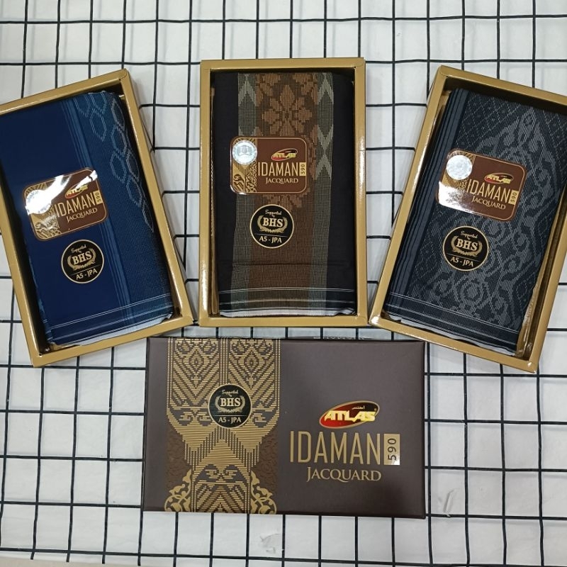 ผ้าโสร่งผู้ชาย มาใหม่ลายปัก แบรนด์ “ATLAS รุ่นidaman 590” เย็บแล้ว ซับน้ำดี ผ้าไม่ลื่น พร้อมกล่องสีน้ำตาล