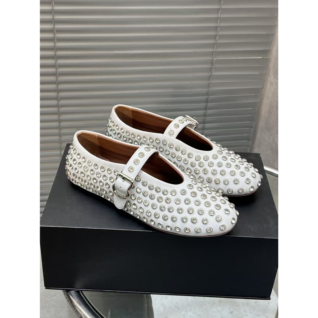 🌸 ALAIA  2025 หนังวัว rhinestone แฟชั่นบุคลิกภาพร้อยนางฟ้าหรูหรารองเท้าแมรี่เจนสำหรับผู้หญิง
