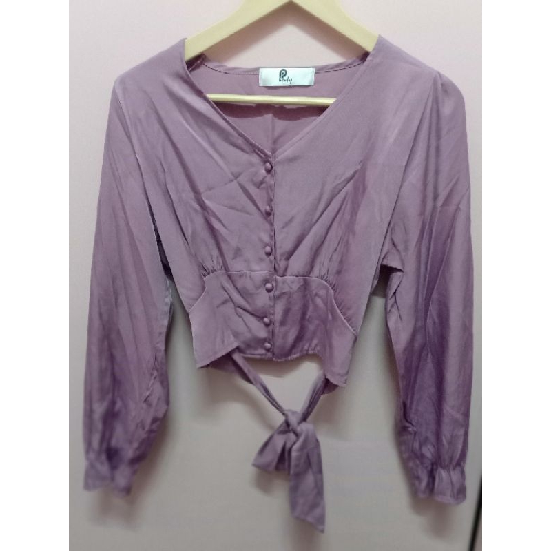 ถ698(ช63)ส1เสื้อทรงครอปงารผ้าลินินซาตินแขนยาวแต่งกระดุมหน้างารป้ายpradapสีม่วงเปลือกมังคุดใส่ออกงานป