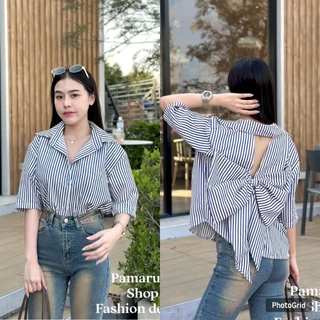BEIIEW เสื้อเชิ้ตแขนสั้นลายริ้ว ทรงสวยมากๆ ดีเทลมีเว้าด้านหลังแต่งโบว์ใหญ่ เรียบหรู ดูแพงมากๆ ติดกระดุมจริงตามสีเสื้อสวย