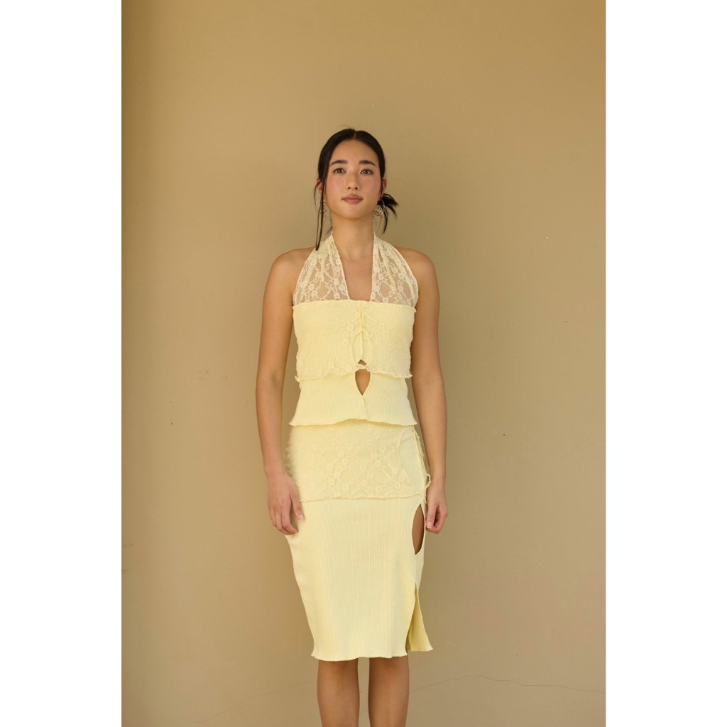 Weekend begins - Elowen in Yellow