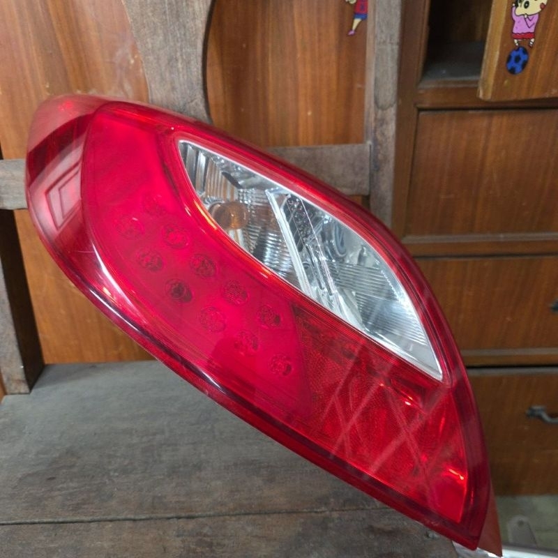 ชุดไฟท้าย Mazda 2 ข้างซ้ายรุ่น 5 ประตูงานแท้ถอด ไม่แตกหัก ขั้วไฟขบ ไฟท้าย Mazda 2ชุดไฟท้าย