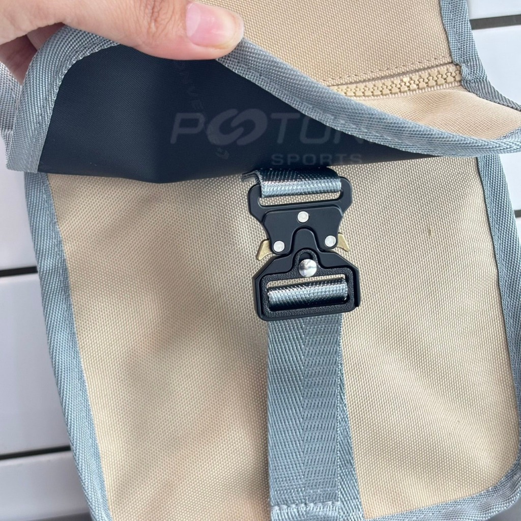 Converse IS MORE POET THAN MINI BAG กระเป๋าสะพายข้าง อเนกประสงค์
