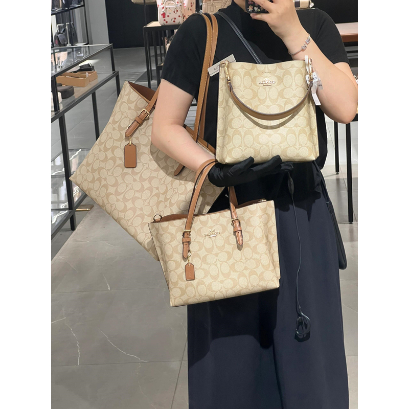 COACH Mollie Tote In Signature Canvas ของแท้ กระเป๋าช้อปปิ้งและเดินทางขนาดใหญ่