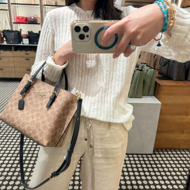 COACH Mollie Tote In Signature Canvas ของแท้ กระเป๋าช้อปปิ้งและเดินทางขนาดใหญ่