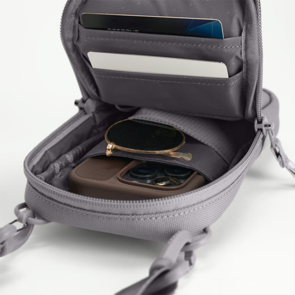 Incase A.R.C. Neck Pouch กระเป๋าสำหรับใส่อุปกรณ์พกพา – รับประกัน 1 ปี