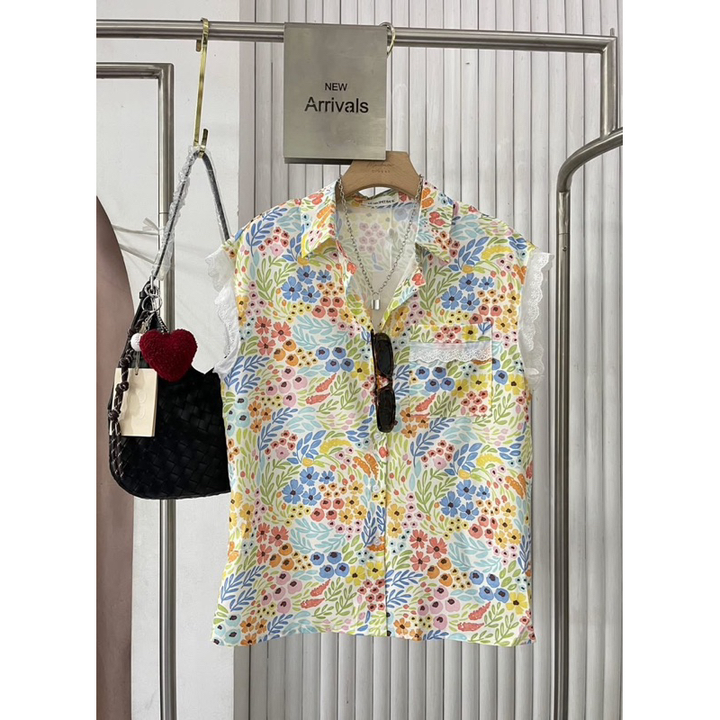 M1712เสื้อเชิ้ตแขนกุ๊ดลายดอกแต่งลูกไม้ที่ปลายแขน💕