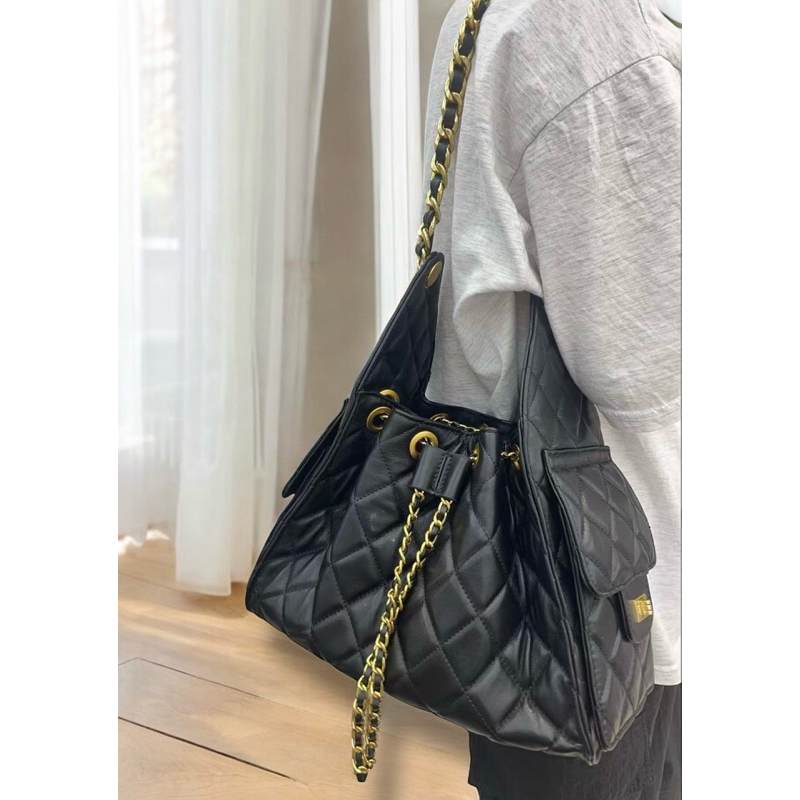 New Cherry👜 Bucket 28cm กระเป๋าหนังแกะแบรนด์Lovera