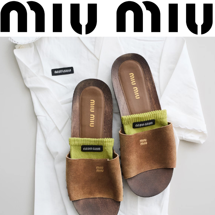 MIU MIU รองเท้าเกี๊ยะหนังกลับซีด / รองเท้าเกี๊ยะหนังแก้ว