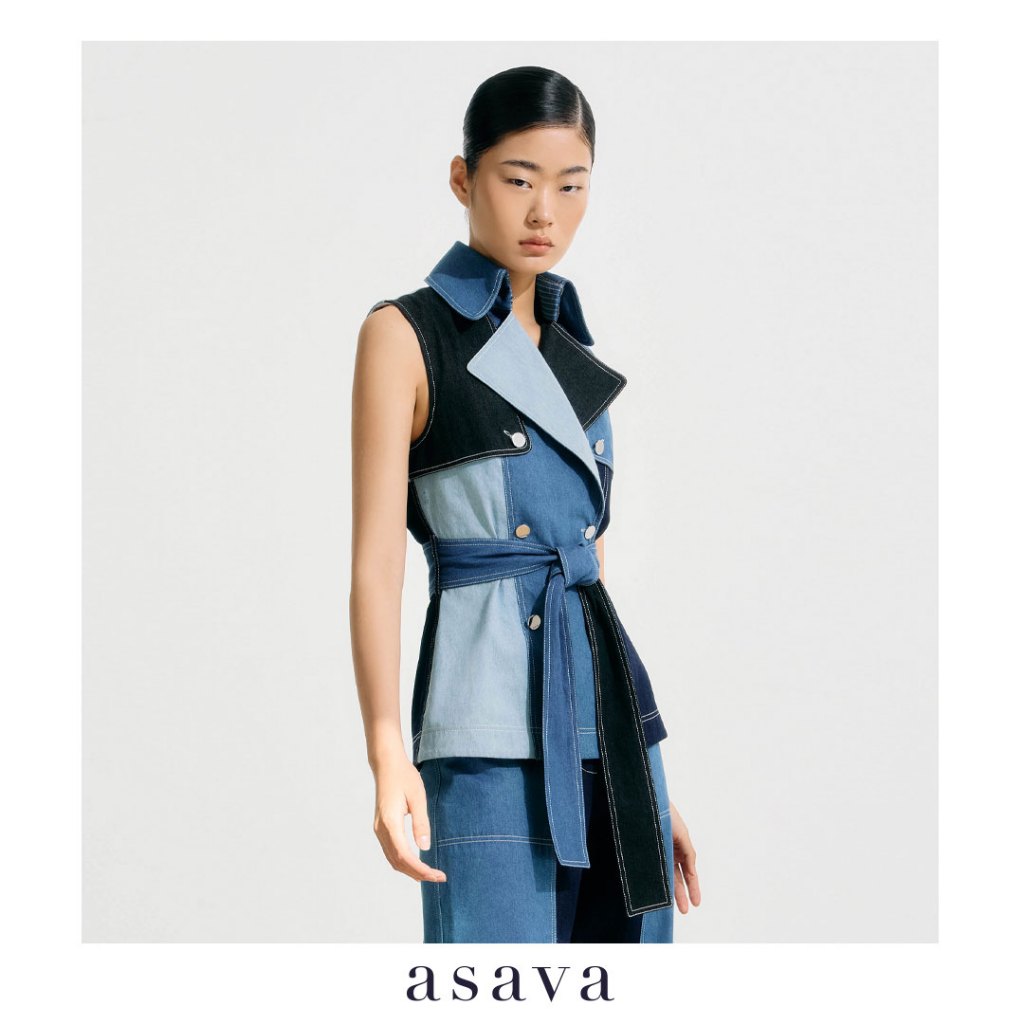 [asava ss25] Sidney Sleeveless Denim Trench Blouse เสื้อผู้หญิง ทรงเทรนช์ แต่งกระดุมสองแถวด้านหน้า แขนกุด แต่งคาดเข็มขัด