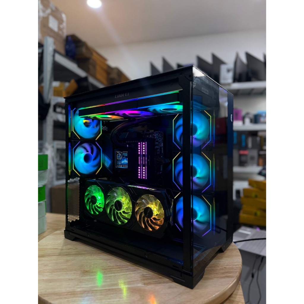 คอมเซ็ต RYZEN 7 7800x3D / RAM 32GB / RTX4070 / M.2 2TB / เซ็ต Lian-Li สวยๆ ตัวแรงเล่นเกมจบๆ