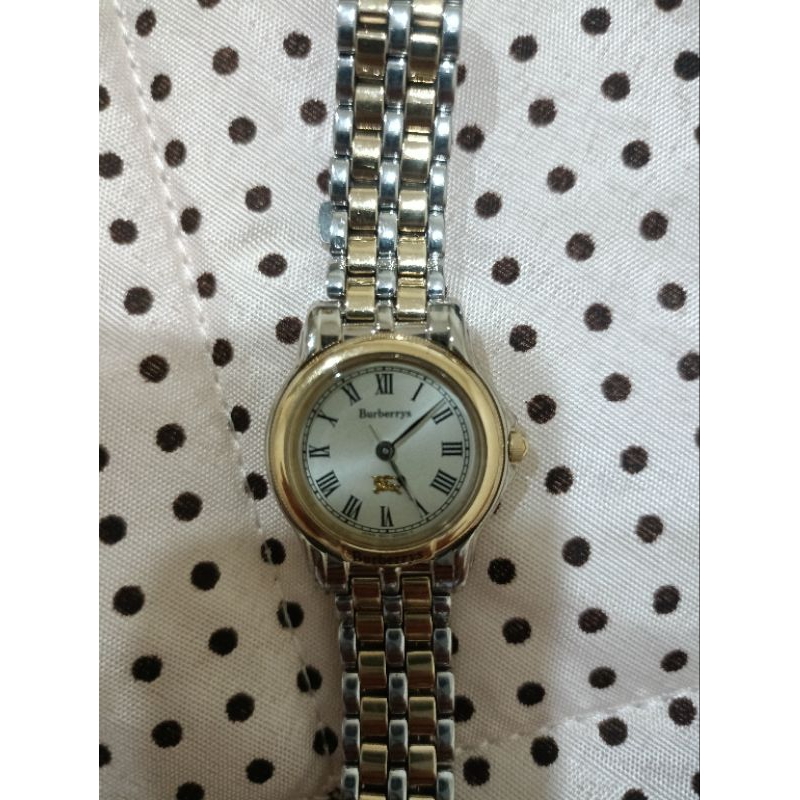 นาฬิกาข้อมือผู้หญิงงานแบรนด์แท้มือสอง burberryสภาพดี BURBERRY นาฬิกาข้อมือผู้หญิง ทรงกลม สีเงิน x ทอ