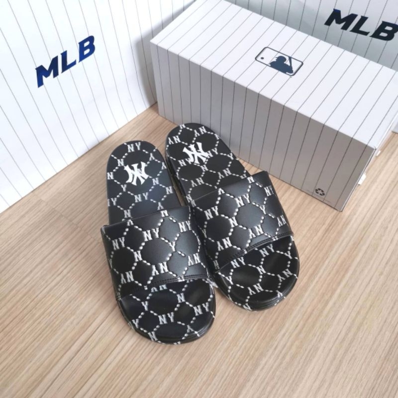แท้ 💯 MLB Mound/ Dia Monogram Slides/Sandals รองเท้าแตะแบบสวม NY สีดำ/สีขาว/สีน้ำเงิน