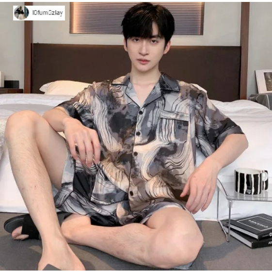 (ส่งมาจากประเทศไทย)ชุดนอนผู้ชาย， ชุดนอนผ้าซาติน， ซึ่งมีหลายแบบให้เลือก，สไตล์มินิมอล， ขาสั้น+เสื้อ，L-3XL