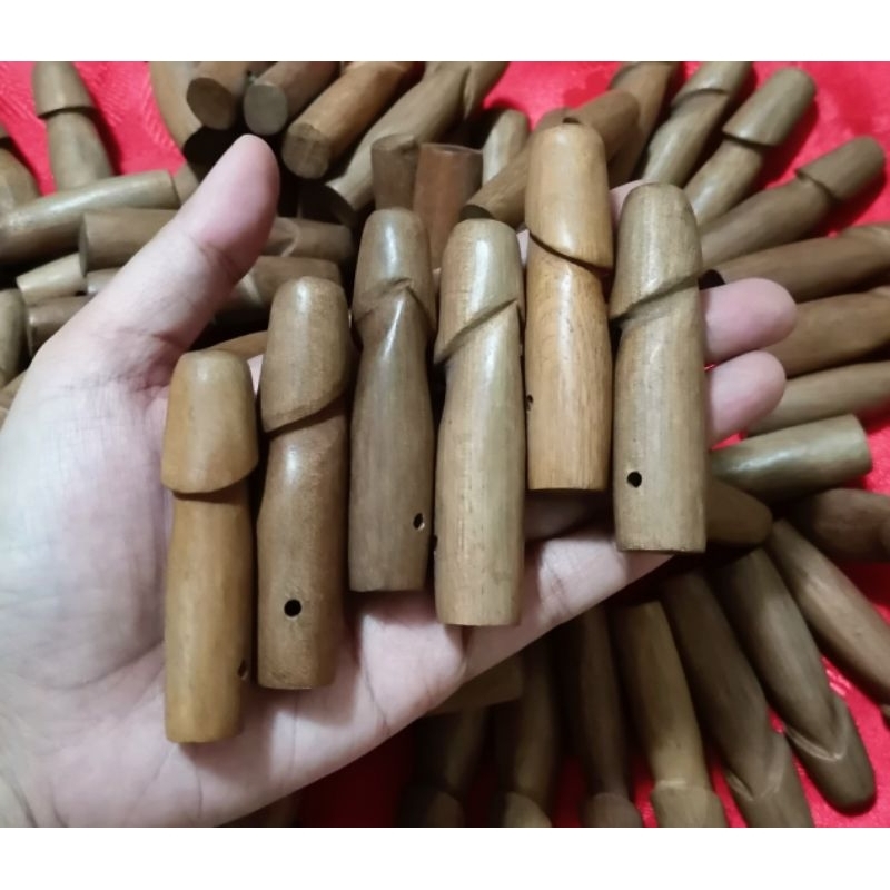 เครื่องรางปลัดขิกแกะไม้แดง