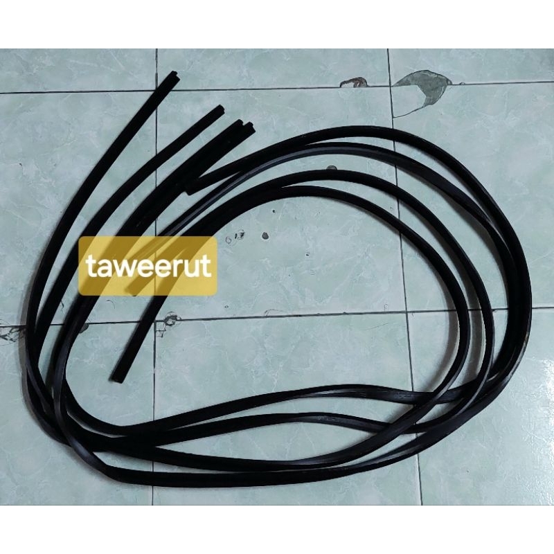 Benz ยางสักหลาดร่องกระจก W114 W115 W123 รุ่นคลาสสิค มาครบชุด 4 เส้น(fa)